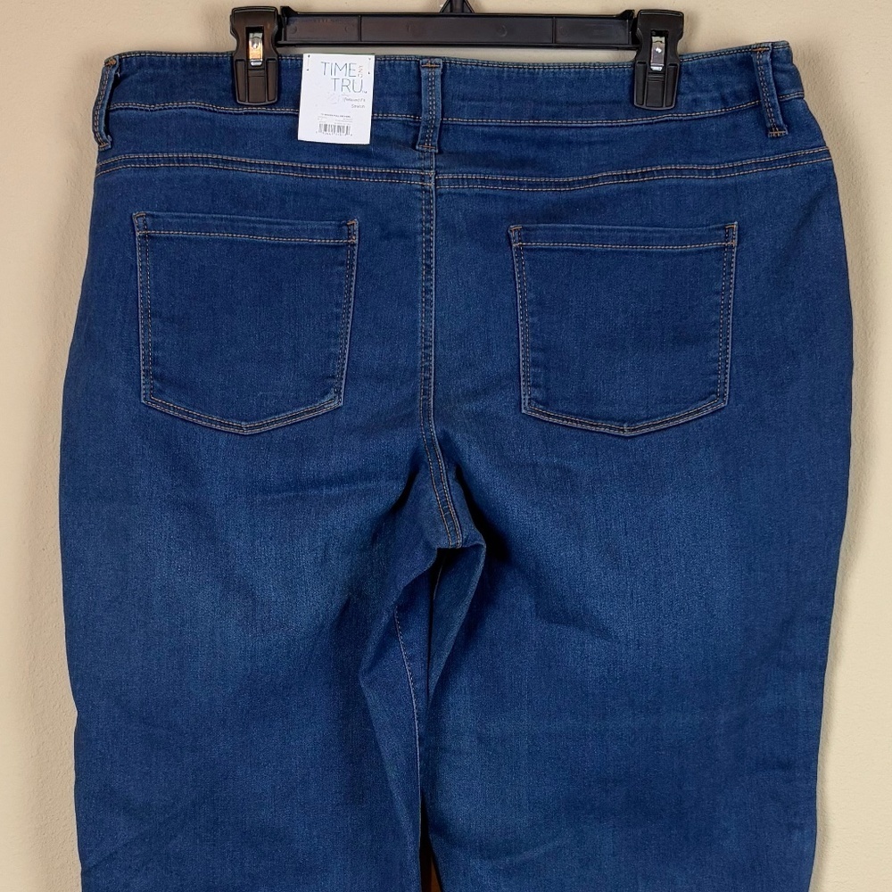 NWT Time and Tru Relaxed Fit Stretch Cotton Blend Denim Jeans; Size XL Petite - Picture 8 of 13